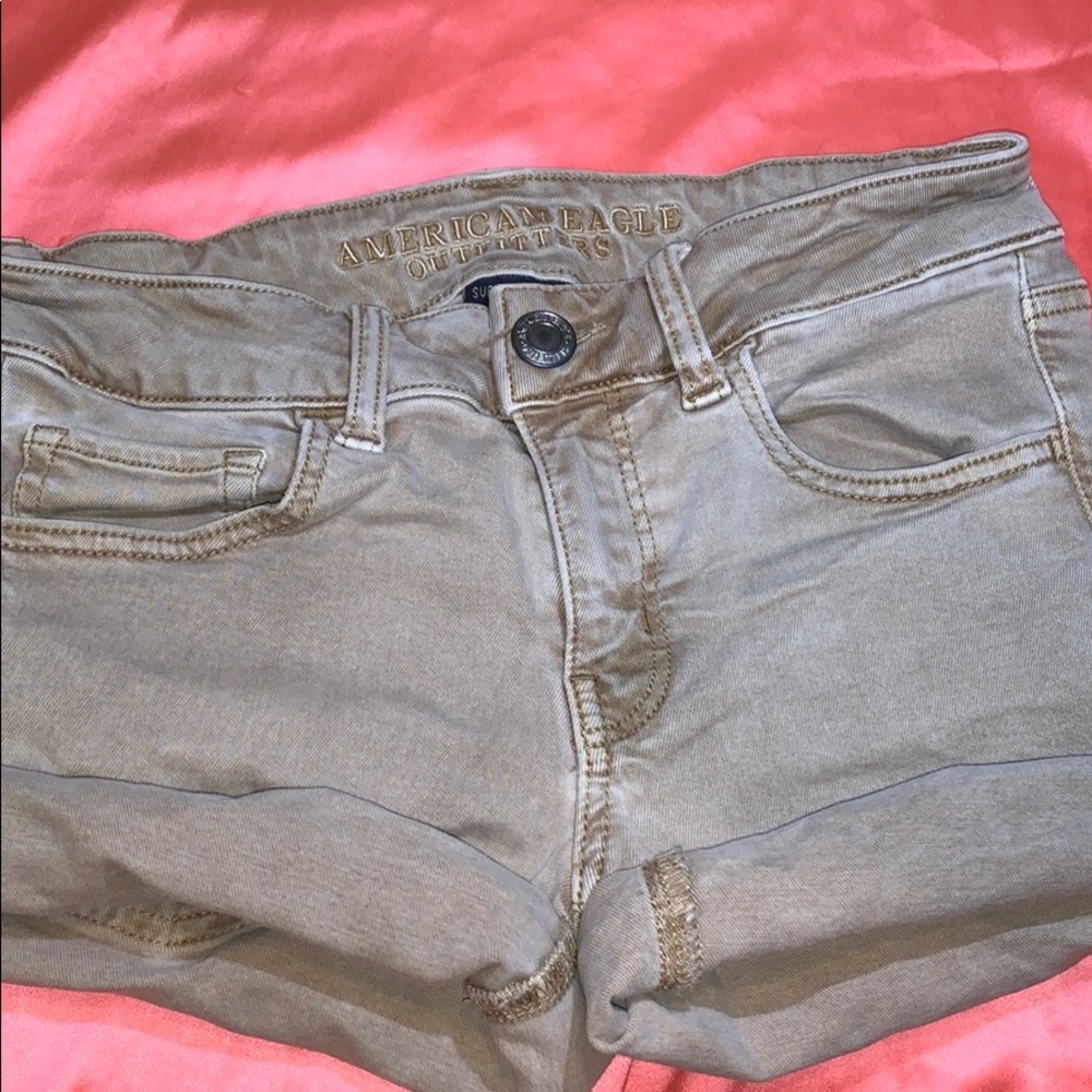 cute beige American eagle shorts